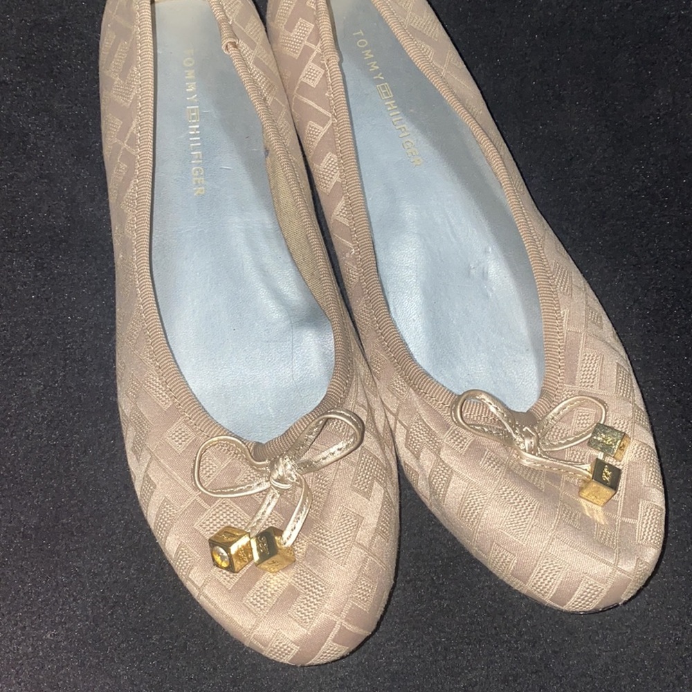 🛍️Tommy Hilfiger Jacquard Women's Tan Round toe shoes Ballet flats with bow! - Picture 2 of 5